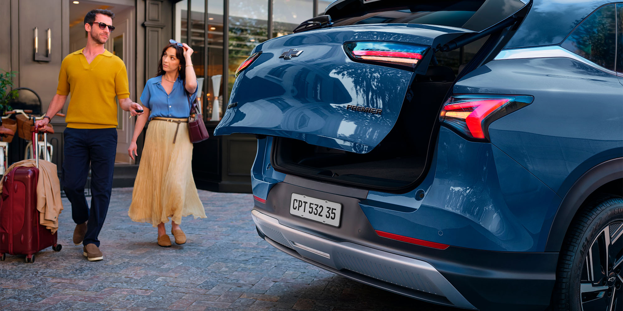 Maletero Chevrolet Captiva Híbrida color azul alba